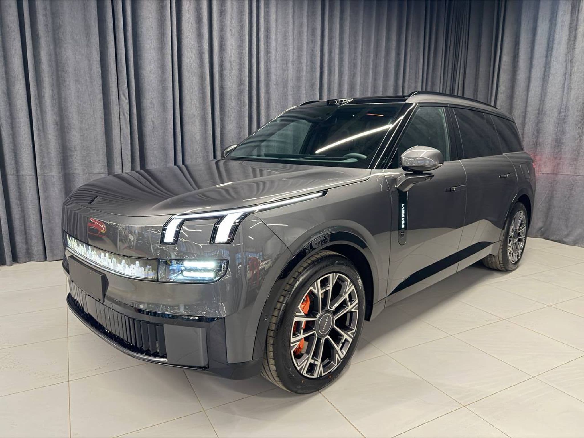 Lynk & Co 900 - 4