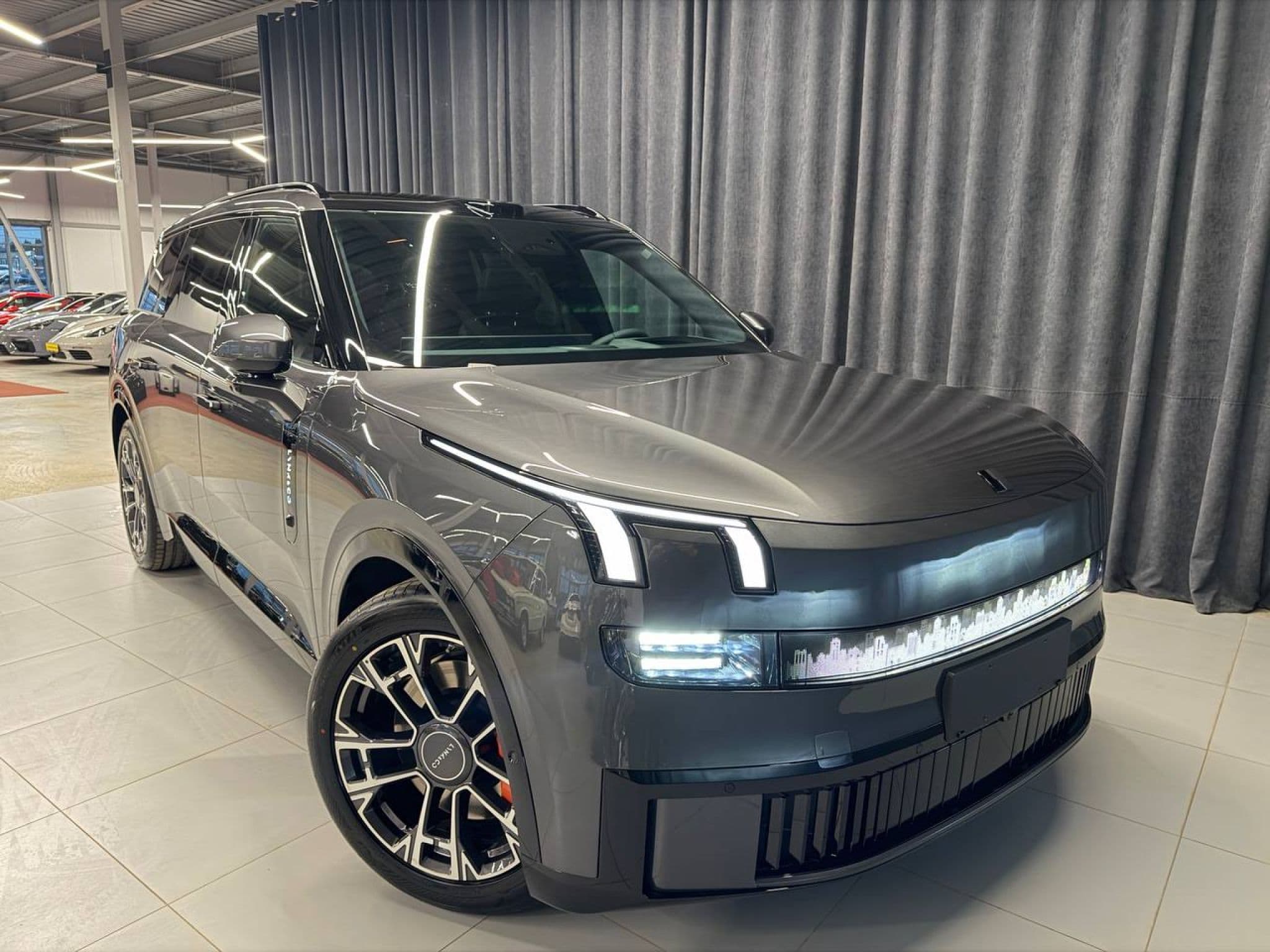 Lynk & Co 900 - 2