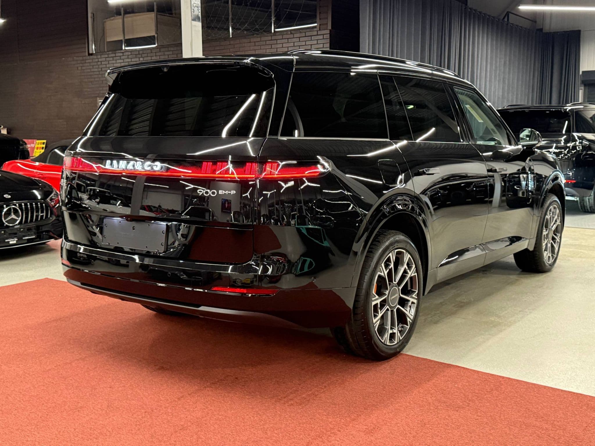 Lynk & Co 900 - 5