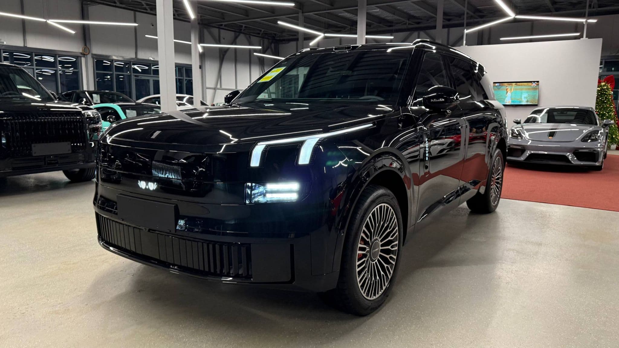 Lynk & Co 900 - 1