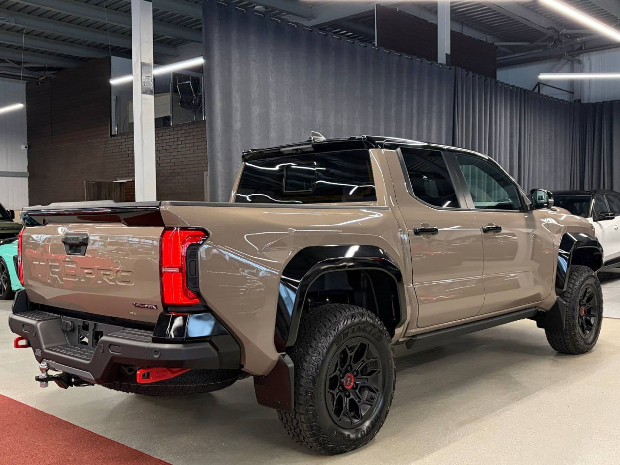Toyota Tacoma - 4