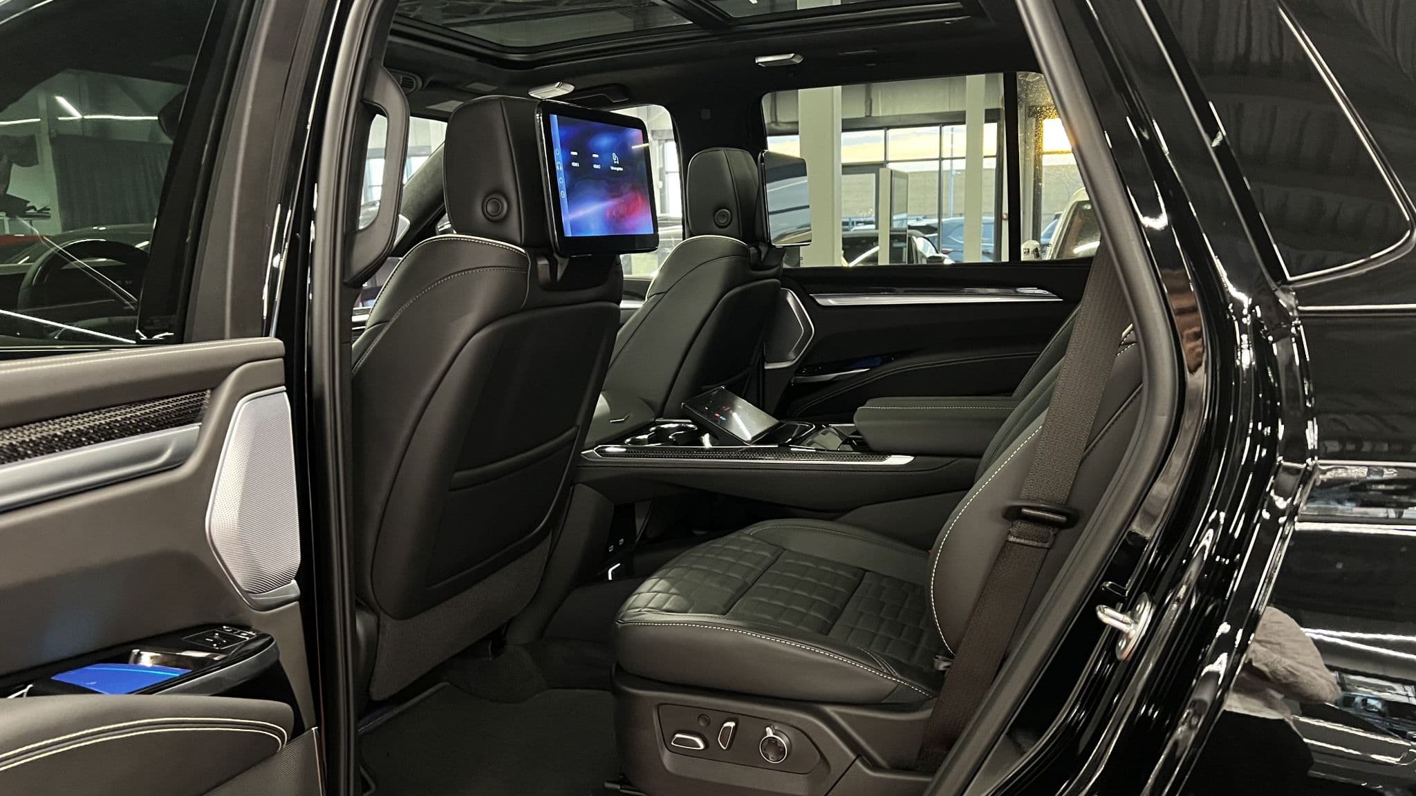Cadillac Escalade-V - 2