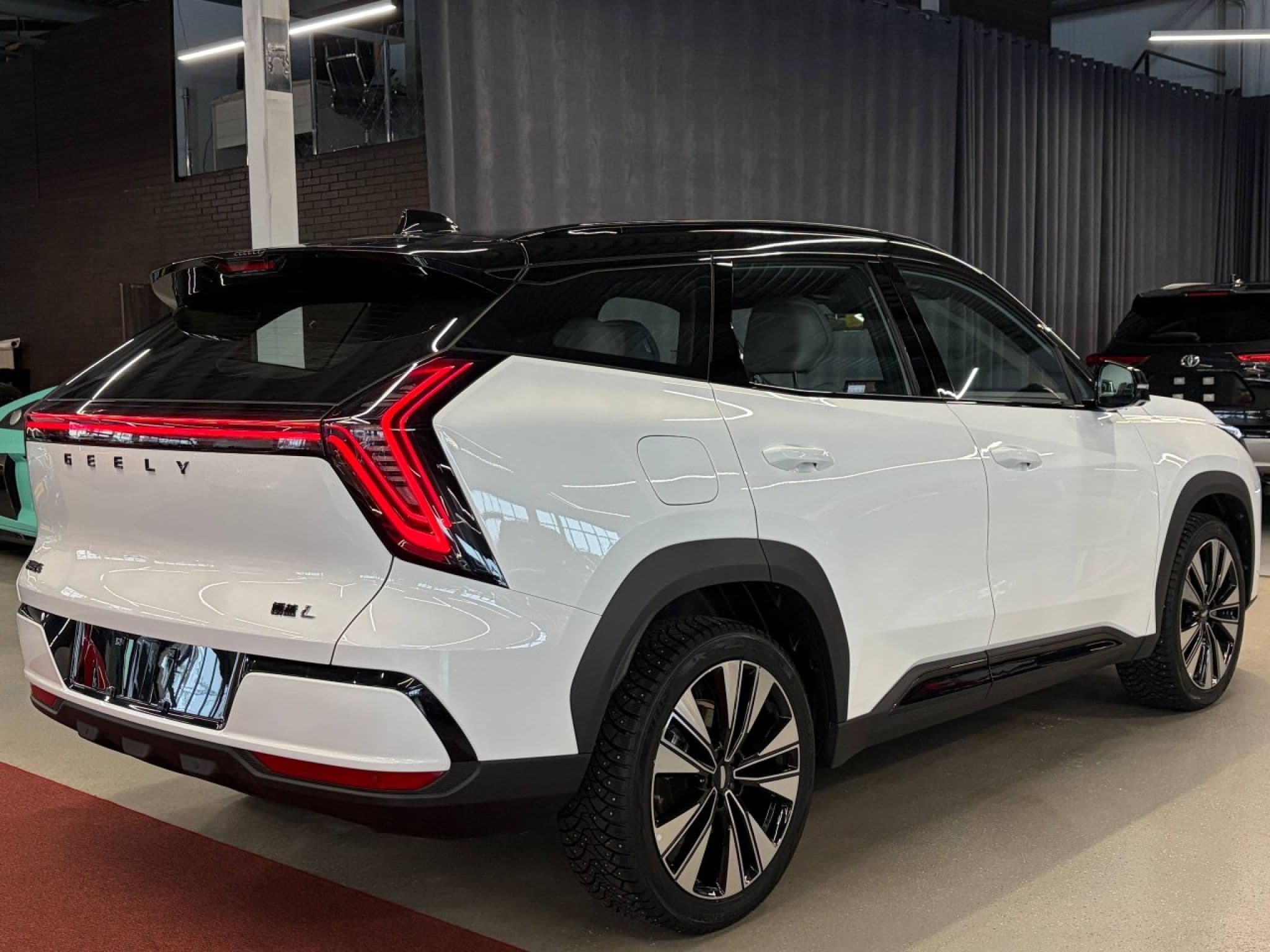 Geely Atlas - 4